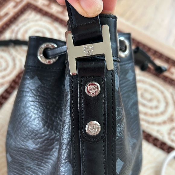 MCM gorgeous black bucket shoulder bag - Picture 6 of 12